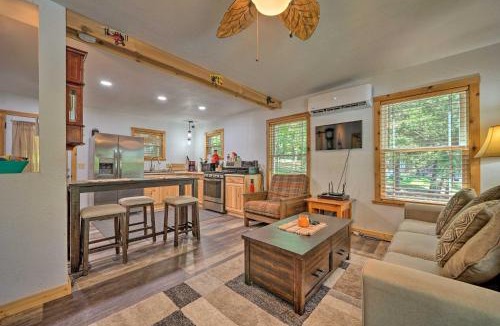Fort Towson House | Waterfront Cottage in Fort Towson w/2 Decks!