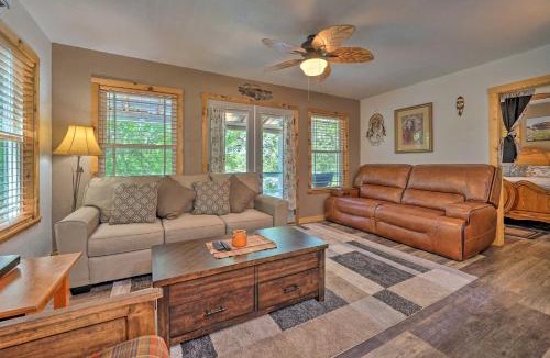 Fort Towson House | Waterfront Cottage in Fort Towson w/2 Decks!