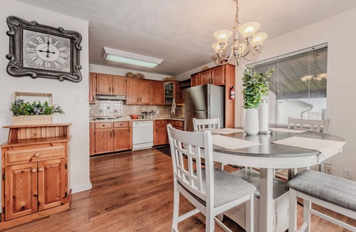 Colpoys Bay Cabin | Waterfront Cottage - Incredible View and Hot Tub