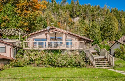 Colpoys Bay House | Waterfront Cottage - Incredible View and Hot Tub