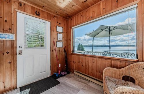 Colpoys Bay House | Waterfront Cottage - Incredible View and Hot Tub