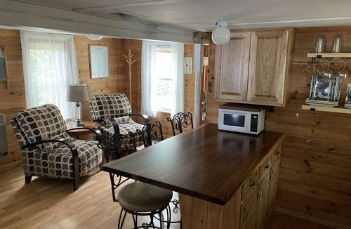 Derby Cottage | Waterfront Cottage Lake Salem.