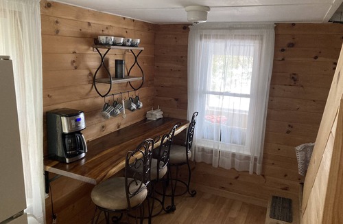 Derby Cottage | Waterfront Cottage Lake Salem.