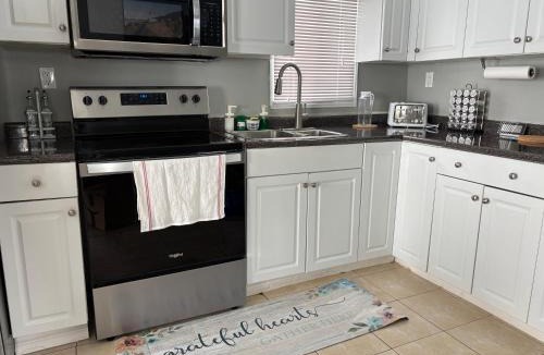 Scugog House | Waterfront Cottage Near Toronto Private Dock, Water Crafts, BBQ Wi-Fi - Sleeps 4