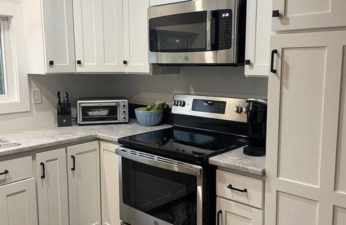 Kingsville Cottage | Waterfront Cottage, on Lake Erie Boat Channel