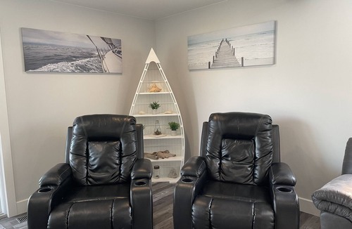 Kingsville Cottage | Waterfront Cottage, on Lake Erie Boat Channel