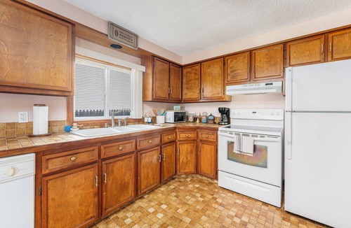 Fall River Cottage | Waterfront Cottage On Mount Hope Bay