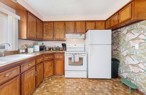 Fall River Cottage | Waterfront Cottage On Mount Hope Bay