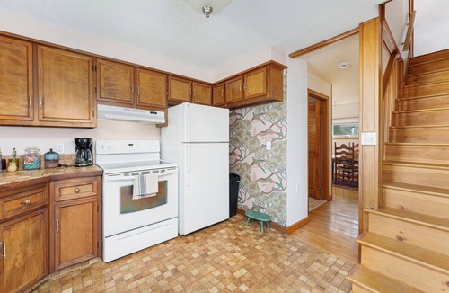 Fall River Cottage | Waterfront Cottage On Mount Hope Bay