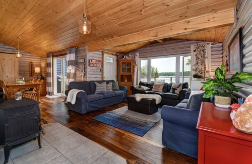 Selwyn Cottage | Waterfront Cottage on Buckhorn Lake