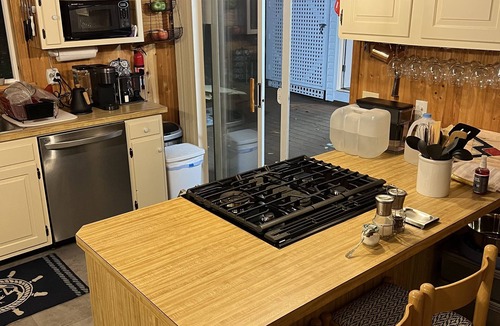 Grenell Cottage | Waterfront cottage on Grenell Island