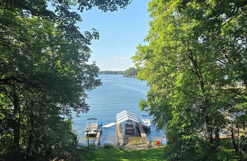 Minnetonka House | Waterfront Cottage on Lake Minnetonka - King Studio Walk-out, lower unit