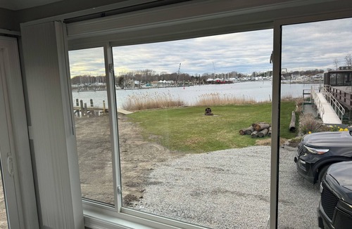 Warwick Cottage | Waterfront cottage on Warwick Cove.