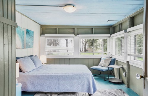 Fort Erie House | Waterfront Cottage | Private Beach & Sunset Views!