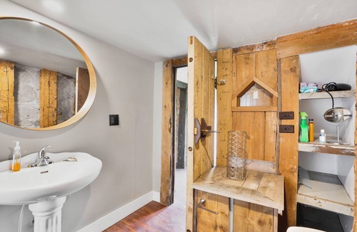 Fort Erie House | Waterfront Cottage | Private Beach & Sunset Views!