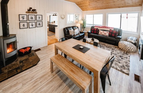Selwyn Cottage | Waterfront Cottage | Private Dock, Canoes & SUPs