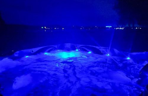 Pointe-du-Chene Ski Chalet | Waterfront Cottage 'The Dream' with Private Hot Tub