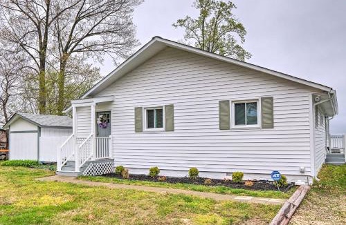 Colonial Beach House | Waterfront Cottage w/Private Beach + Deck!