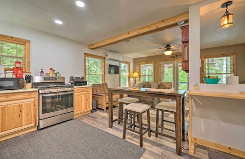 Fort Towson Cottage | Waterfront Cottage in Fort Towson w/2 Decks!