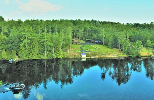 Lake Luzerne House | Waterfront cottages near lake george and saratoga springs