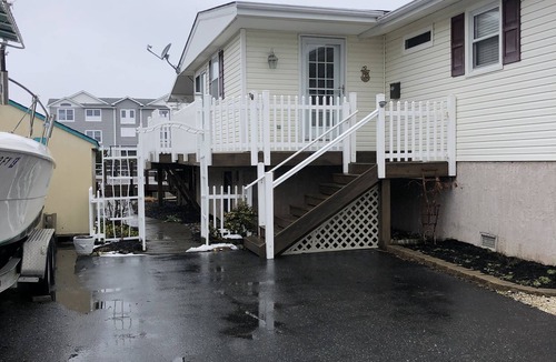 Somers Point House | Waterfront cottage