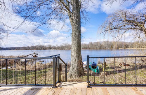 Coldwater Cottage | Waterfront Cottage w/Dock on Dragon Lake!