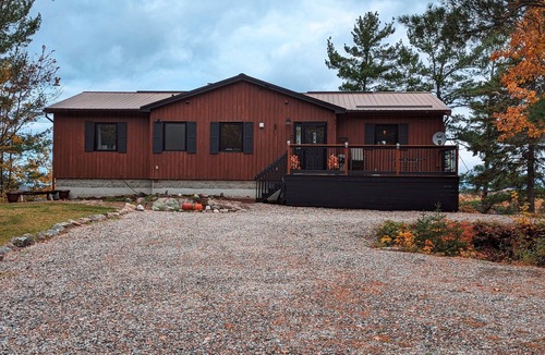 Callander Cottage | Waterfront cottage with expansive views of both Lake Nipissing and Callander Bay