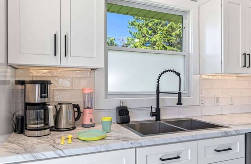 Stratford House | Waterfront Cottage with Beach Access & Views!