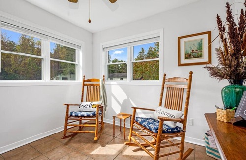 Drummond-North Elmsley Cottage | Waterfront Cottage, Wi-Fi, Netflix Dog Friendly