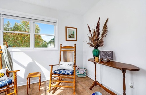 Drummond-North Elmsley Cottage | Waterfront Cottage, Wi-Fi, Netflix Dog Friendly