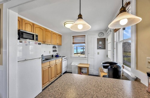 Wellfleet Cottage | Waterfront Cottage With Private Beach! (2052)