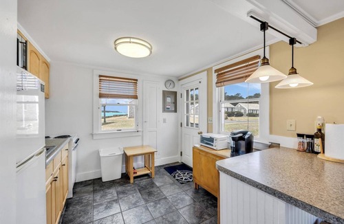 Wellfleet Cottage | Waterfront Cottage With Private Beach! (2052)