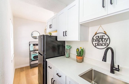Bay Esplanade Apartment | Waterfront Courtyard Condo 2 Blocks to Beach