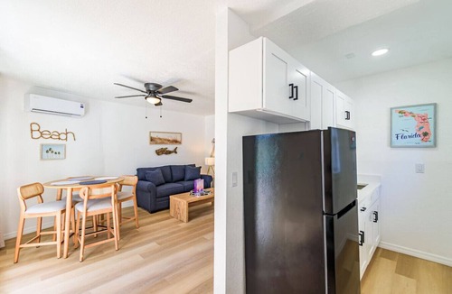 Bay Esplanade Apartment | Waterfront Courtyard Condo 2 Blocks to Beach