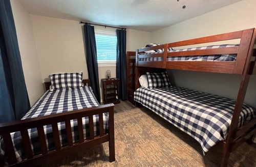 Smith County Cottage | WATERFRONT! - County Line Cove
