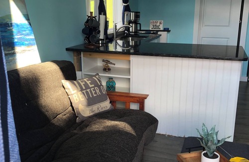 Bayberry Cottage | Waterfront Cozy 1-bedroom loft cottage in Baldwinsville AC, Dock, boat launch