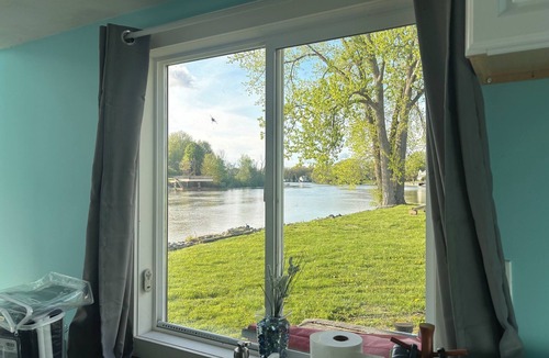 Bayberry Cottage | Waterfront Cozy 1-bedroom loft cottage in Baldwinsville AC, Dock, boat launch