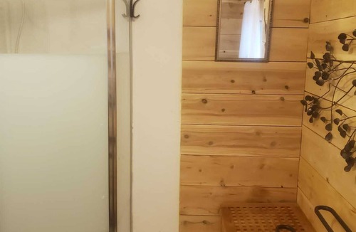 Glen Huron Cabin | Waterfront cozy cabin on private trout lake