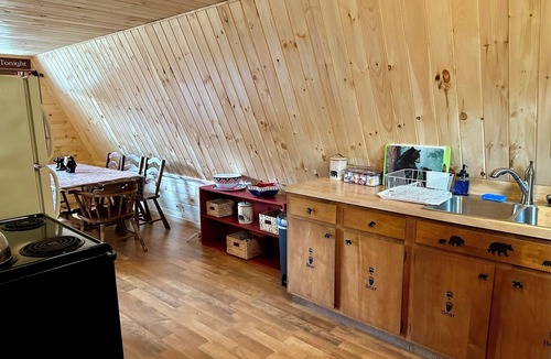 Stratford Cabin | Waterfront -Cozy Camp Triangle