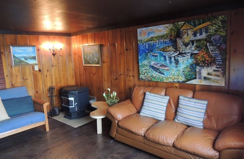 Glen Huron Cottage | Waterfront cozy cottage on private trout lake