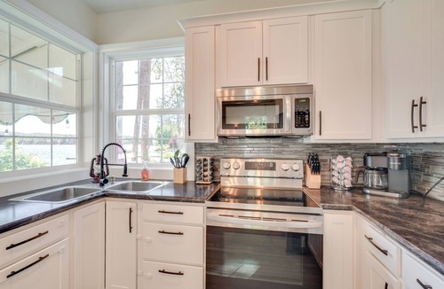 Tumtum Cabin | Waterfront Deck w/Fire Pit: Lake Spokane Gem!