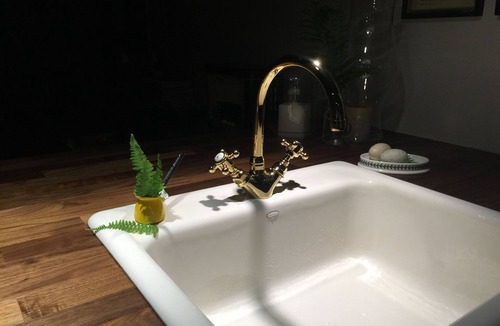 Morrisville Cabin | Waterfront Delaware River, Cozy, 5-star Lodge, a Bucks County Historic Gem