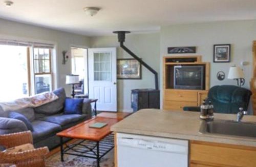 Meredith House | Waterfront Delight at Spindle Point