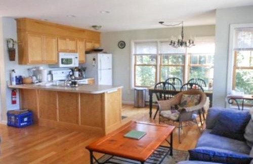 Meredith House | Waterfront Delight at Spindle Point