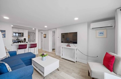 Queens Square Condo | Waterfront Deluxe 1 Bedroom Condo Downtown Ch'town
