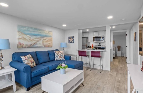 Queens Square Condo | Waterfront Deluxe 1 Bedroom Condo Downtown Ch'town