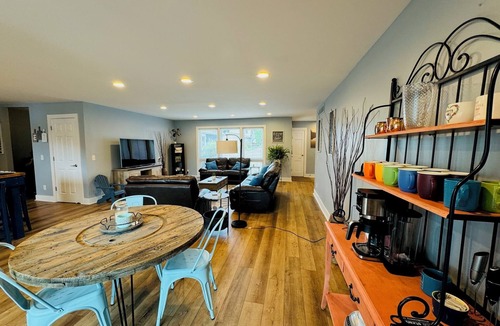 Cassopolis House | Waterfront Diamond Lake - Sandy beach