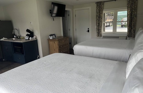 Greenville Junction Hotel | Waterfront-Direct ATV Access-Mountain View