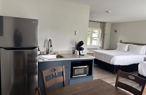 Greenville Junction Hotel | Waterfront-Direct ATV Access-Mountain View