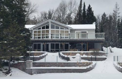 Broadbent Villa | Waterfront, dream stay at Belle Vue Cottage